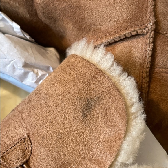 UGG Bailey Button Boots in tan, size 9, good condition - Picture 7 of 7